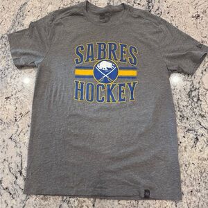 New Era Buffalo Sabres Hockey Gray Graphic T-Shirt Men’s Medium